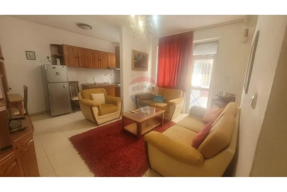 Tirane, jepet me qera apartament 1+1 , 64 m² 450 € 