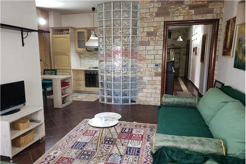 Tirane, jepet me qera apartament 1+1 , 82 m² 550 € (Medar Shtylla - Komuna e Parisit)