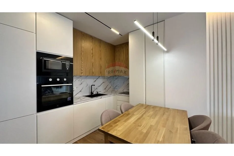 Tirane, jepet me qera apartament 1+1+Ballkon , 75 m² 800 € (Kopshti Botanik)