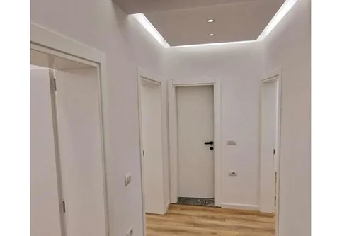 Tirane, jepet me qera apartament 3+1 , 104 m² 900 € (Mine Peza)