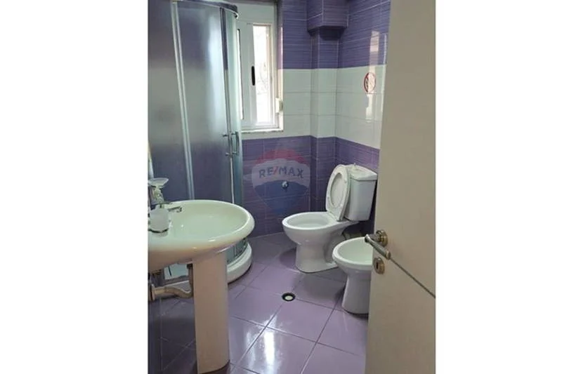 Tirane, jepet me qera apartament , 85 m² 800 € 