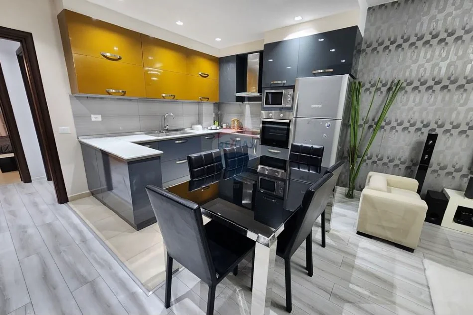 Tirane, jepet me qera apartament , 95 m² 651 € 