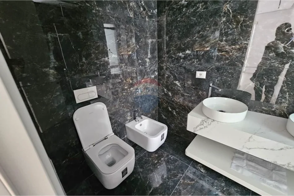 Tirane, jepet me qera Vile , 281 m² 4.000 € 
