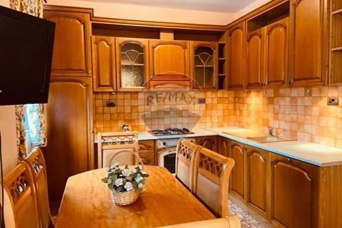 Tirane, jepet me qera apartament 1+1 , 70 m² 550 € (APARTAMENT 1+1 ME QIRA NE BLLOK -GARDA)