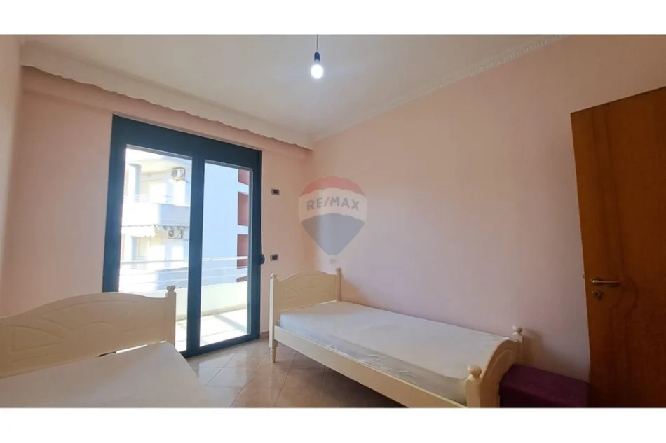 Vlore - Lungomare, jepet me qera apartament 2+1+Ballkon Kati 6, 105 m² 600 € (Rruga Cameria, Lungomare, Vlore)