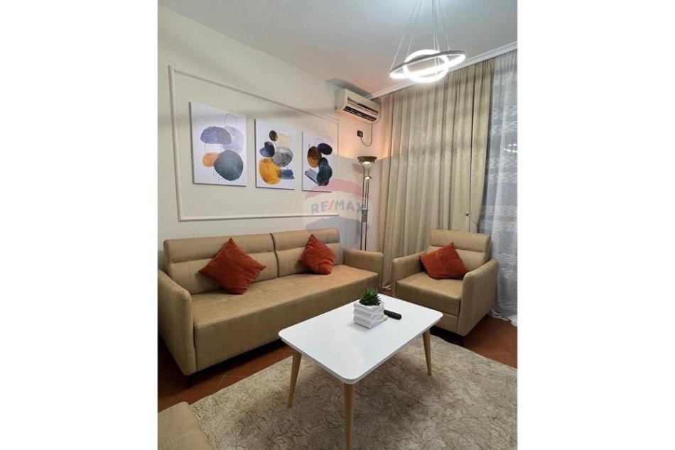 Tirane, jepet me qera apartament 2+1+Ballkon Kati 7, 70 m² 800 € (Sheshi Wilson)