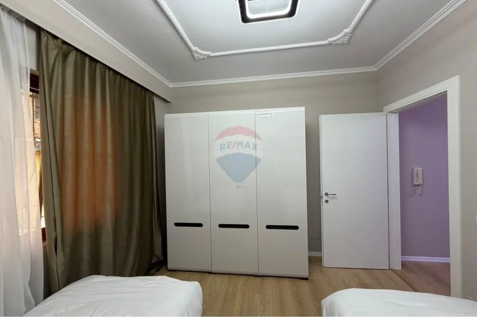 Tirane, jepet me qera apartament 2+1 Kati 1, 70 m² 700 € (Vila Gold)