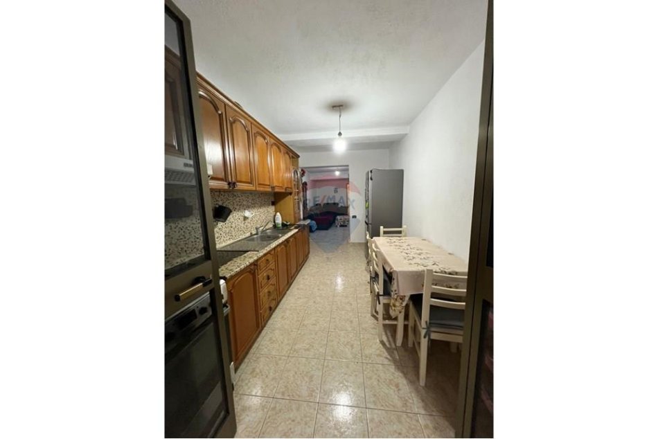 Tirane, jepet me qera apartament 2+1 , 73 m² 650 € (Mine Peza)