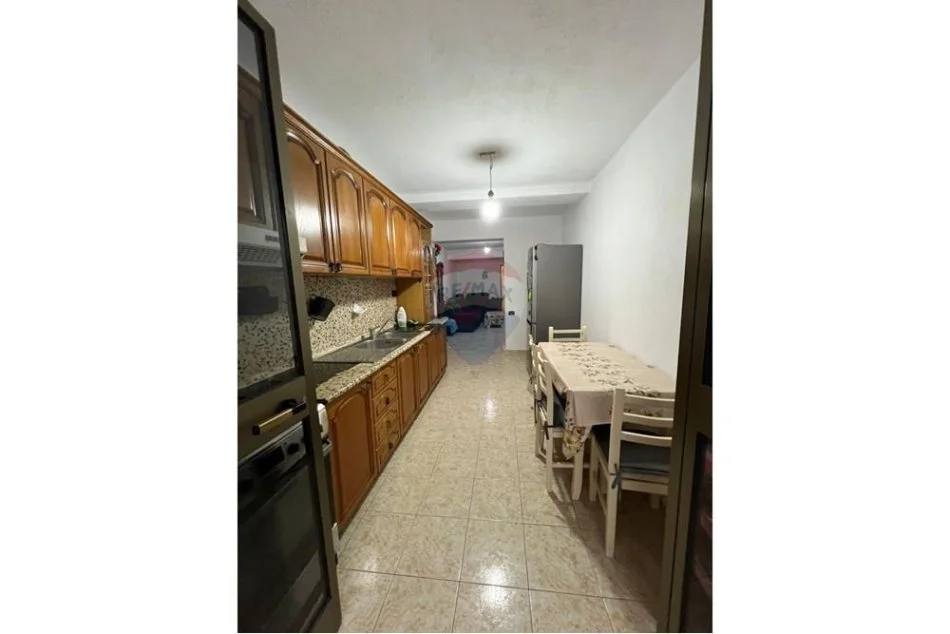 Tirane, jepet me qera apartament 2+1 , 72 m² 650 € (Mine Peza)