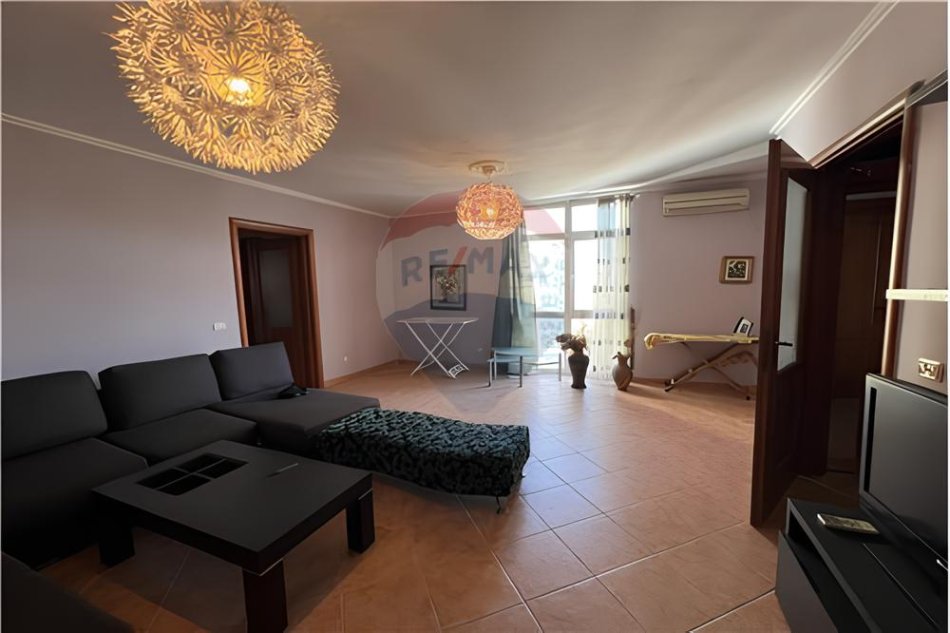 Tirane, jepet me qera apartament 1+1 , 100 m² 700 € (Myslym Shyri)