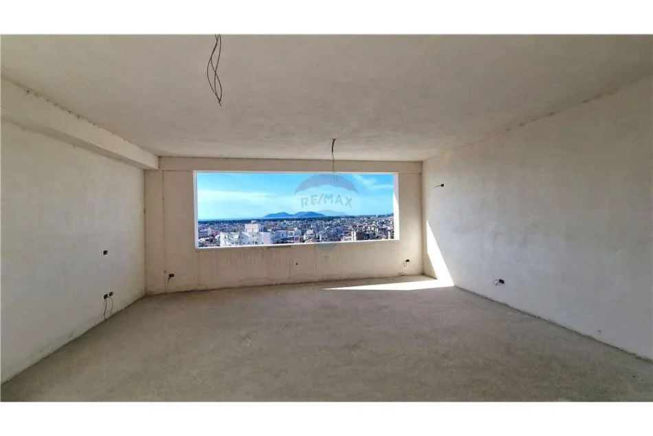 Vlore, shitet apartament+verande | Penthouse 2+1+Ballkon , (Rruga Transballkanike, përballë ish-shkollës së Naftës)