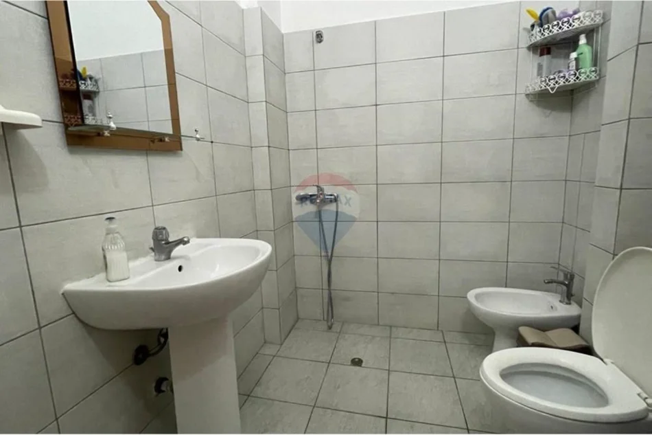 Vlore, shitet apartament 1+1 Kati 11, 60 m² 115.000 € (Rruga Aristrill Kokoshi, Lungomare, Vlore)