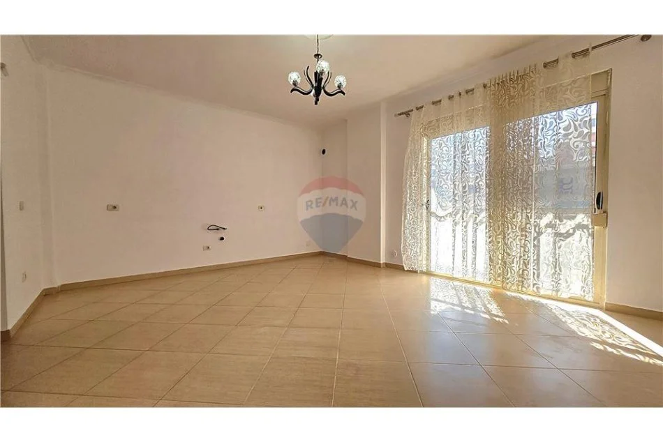 Vlore, shitet apartament 2+1 Kati 2, 102 m² 150.000 € (Rr.Cipajve, Vlore)