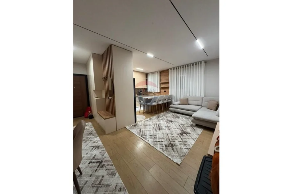 Tirane, jepet me qera apartament 1+1 Kati 0, 60 m² 550 € 