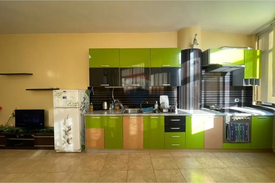 Tirane, shitet apartament 1+1 , 145.000 €