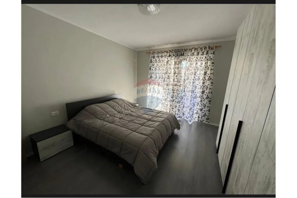 Tirane, jepet me qera apartament 1+1 Kati 1, 65 m² 500 € (5 Maji)