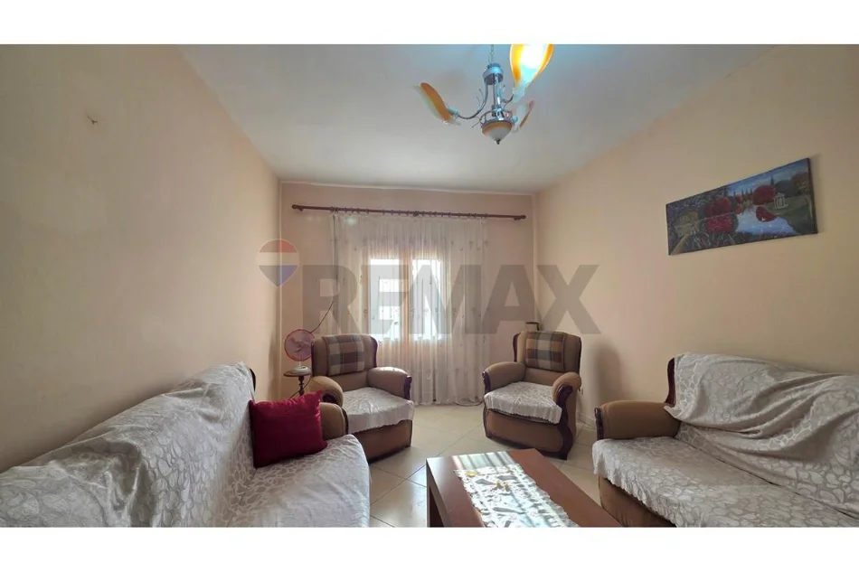 Vlore, shitet apartament 1+1+Ballkon Kati 5, 70 m² 79.000 € (Rruga Dush Strati, pranë Stadiumit, Vlore)