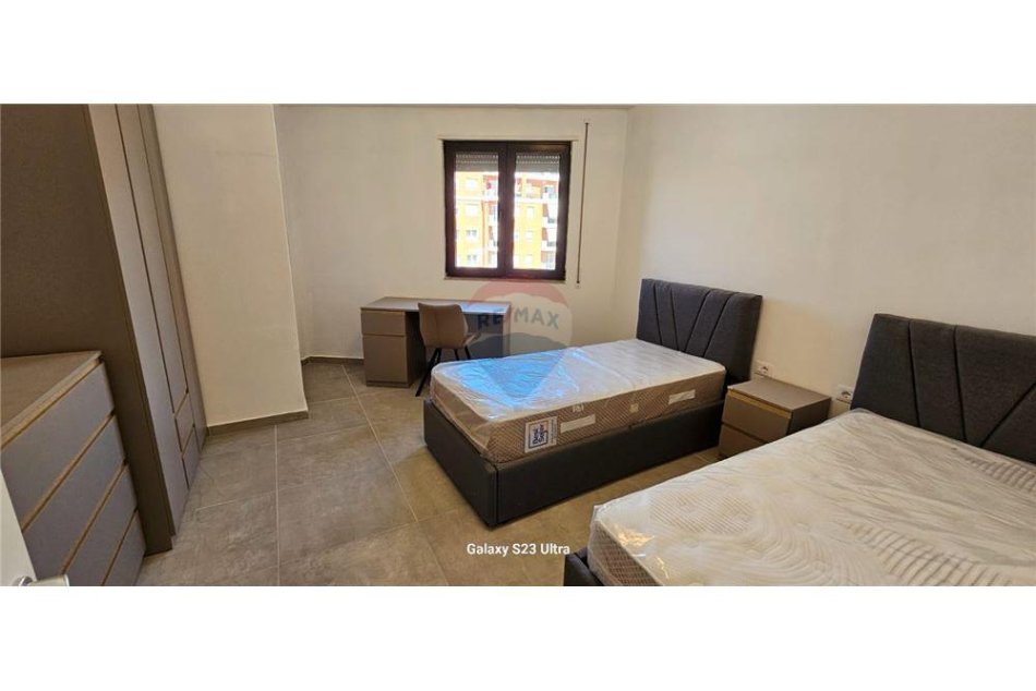 Tirane, jepet me qera apartament 2+1 Kati 4, 104 m² 650 € (Kompleksi Oasis)