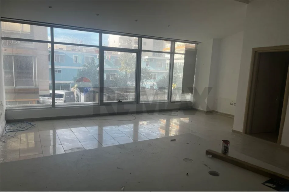 Vlore, shitet ambjent biznesi Kati 2, 33 m² 43.160 € (Rruga Saduk Zotaj, Blv Isamil Qemali, Vlore)