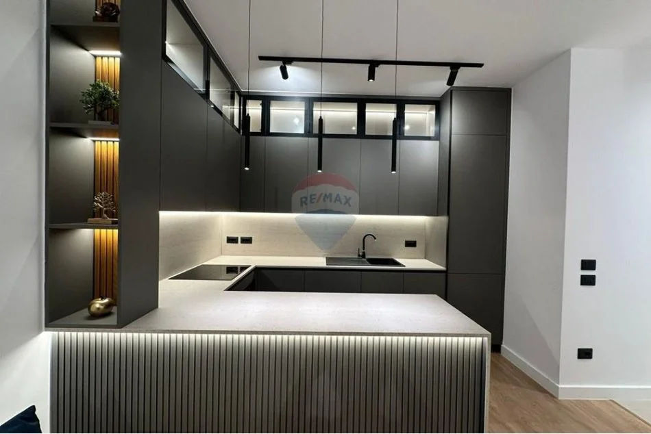 Tirane, jepet me qera apartament 2+1 , 78 m² 1.000 € (Porcelan)