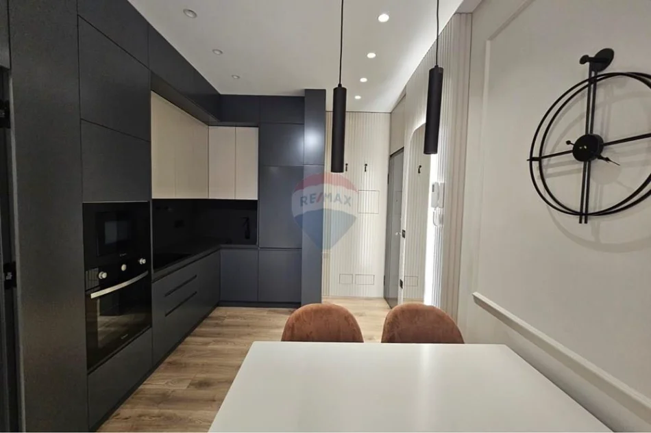 Tirane, jepet me qera apartament , 75 m² 900 € 