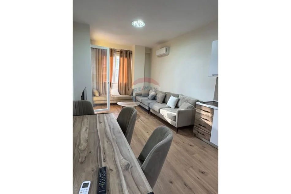 Tirane, jepet me qera apartament 1+1 , 67 m² 550 € 