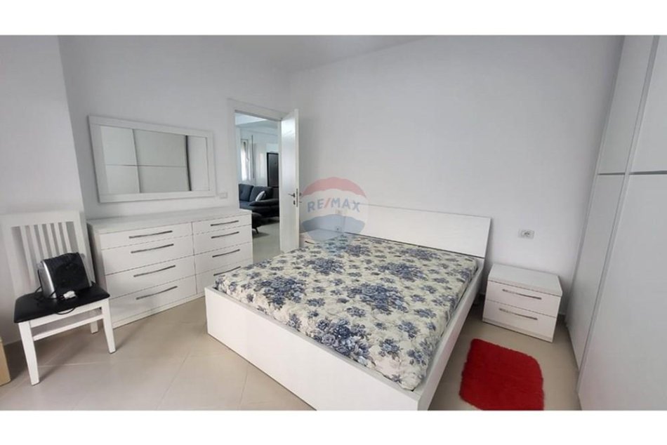 Tirane, jepet me qera apartament 2+1 Kati 3, 95 m² 550 € (Rruga Bill Clinton)