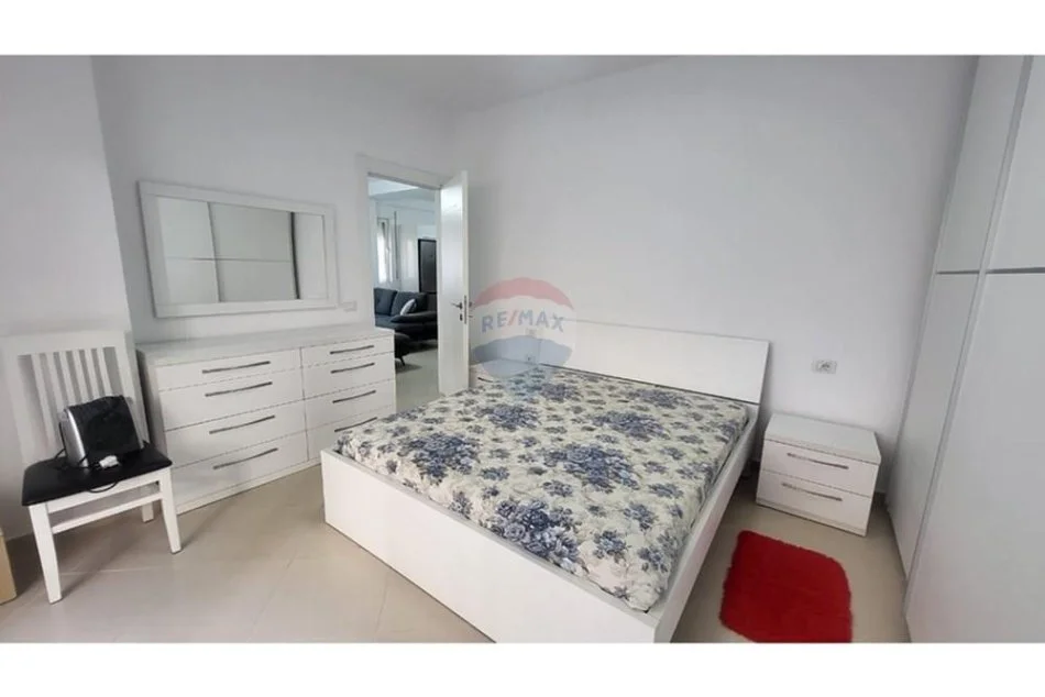 Tirane, jepet me qera apartament 2+1+Ballkon , 97 m² 550 € 