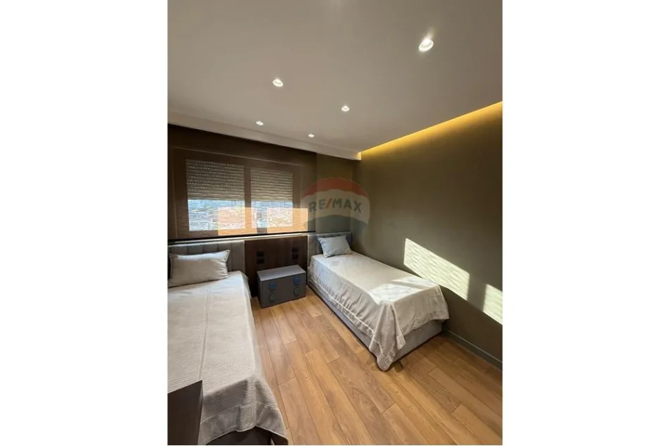 Tirane, jepet me qera apartament 2+1+Ballkon Kati 8, 125 m² 1.300 € (RRUGA E DURRESIT)