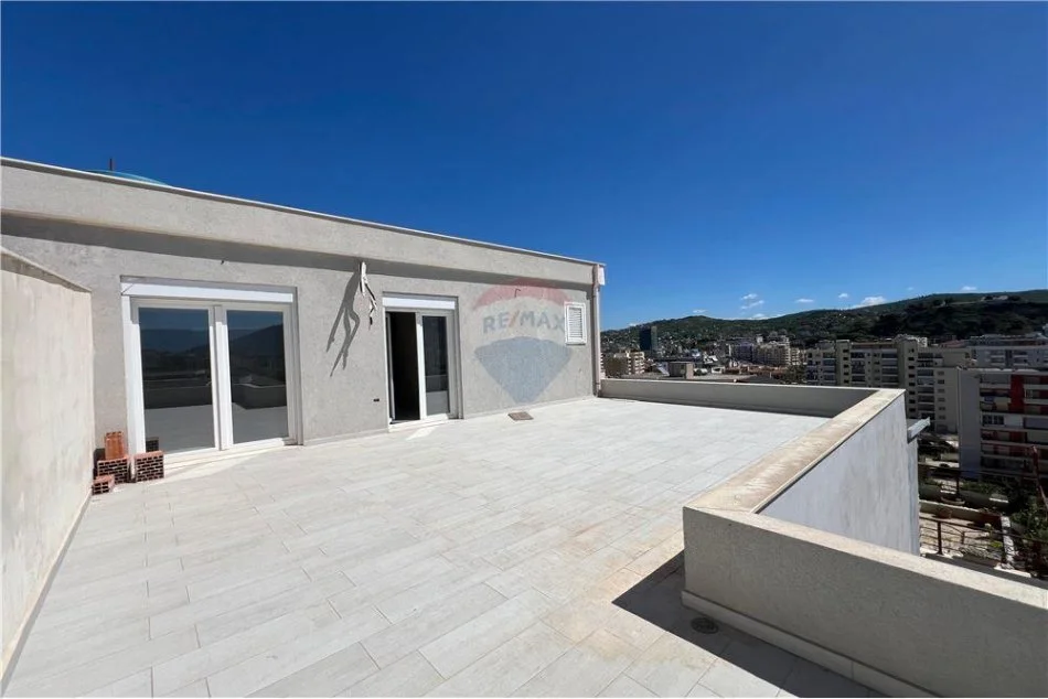 Vlore, shitet apartament+verande | Penthouse 2+1 , 147.600 € 