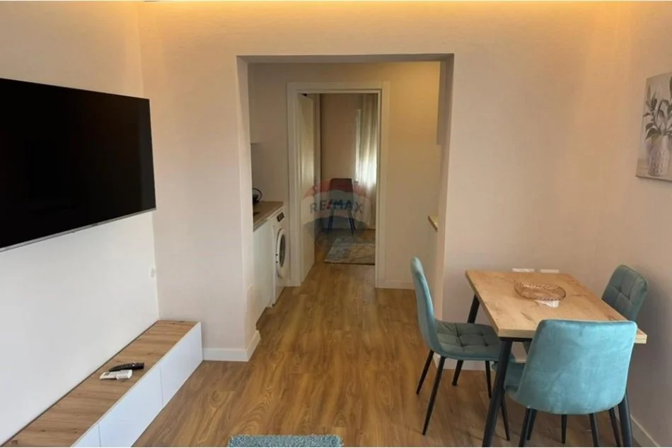 Tirane, jepet me qera apartament 1+1+Ballkon Kati 5, 60 m² 600 € 