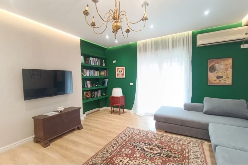 Tirane, jepet me qera apartament 1+1+Ballkon Kati 9, 70 m² 800 € (Rruga e Elbasanit)