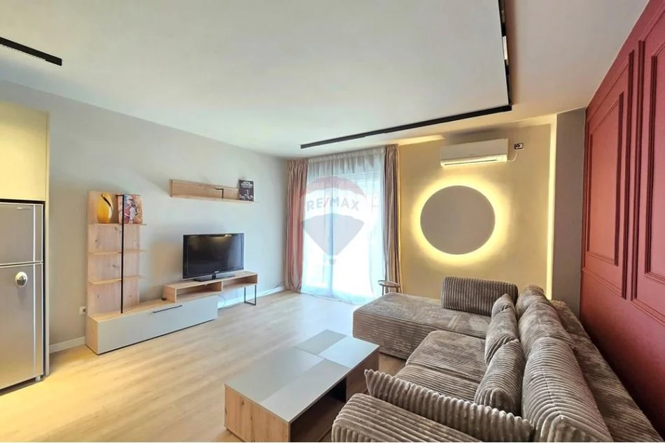 Tirane, jepet me qera apartament 1+1 Kati 4, 85 m² 830 € (9 Katëshet, Tiranë)