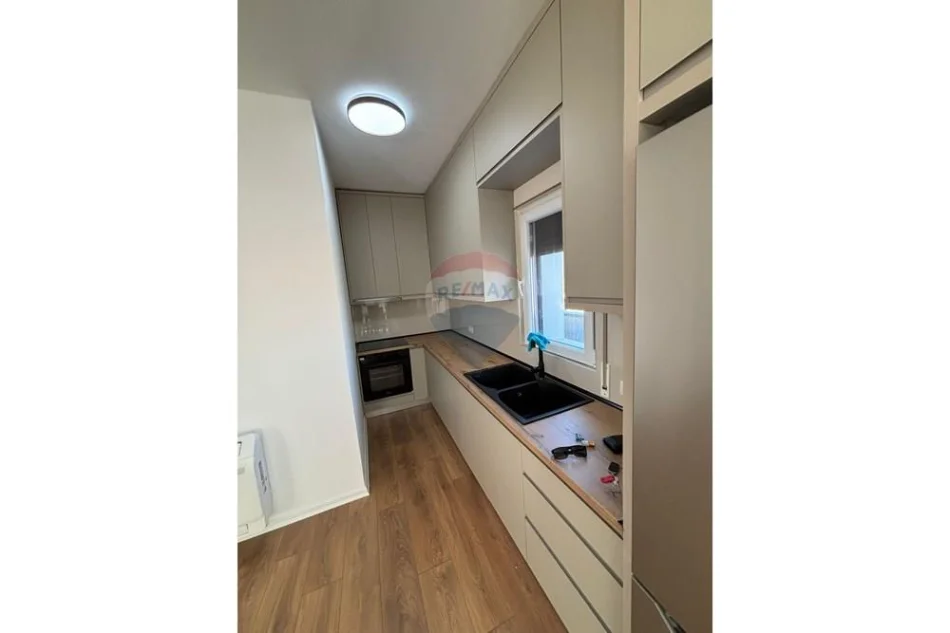 Tirane, jepet me qera apartament , 178 m² 800 € 