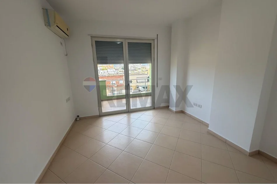 Tirane, jepet me qera apartament , 118 m² 1.000 € 