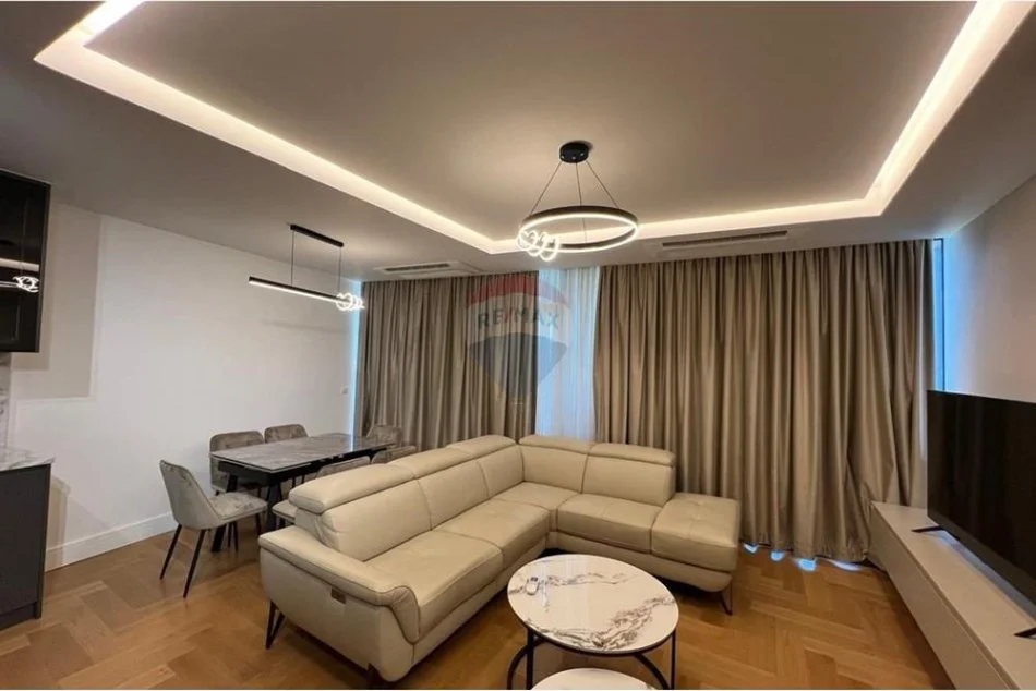 Tirane, jepet me qera apartament 2+1+Ballkon , 118 m² 2.000 € (Lake View)