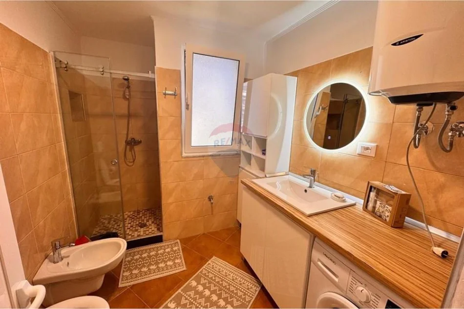 Tirane, jepet me qera apartament 1+1+Ballkon Kati 4, 80 m² 770 € (Myslym Shyri)