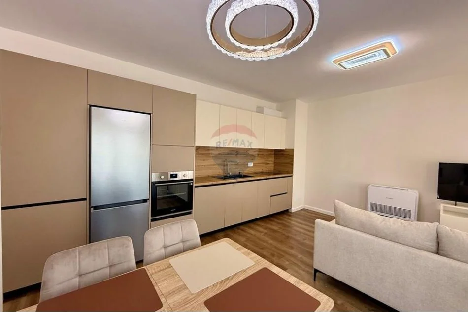 Tirane, jepet me qera apartament 1+1+Ballkon , 100 m² 700 € 