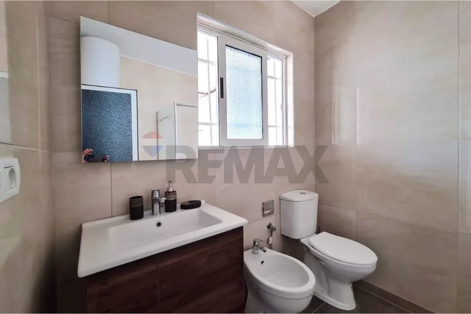 Tirane, jepet me qera shtepi , 114 m² 701 € 