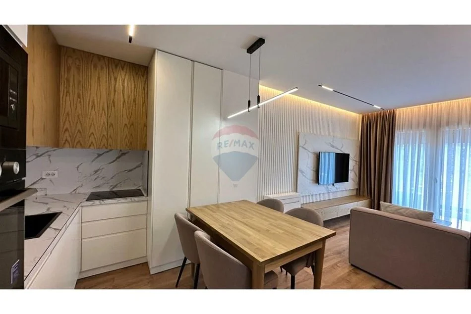 Tirane, jepet me qera apartament 1+1+Ballkon , 75 m² 800 € (Kopshti Botanik)