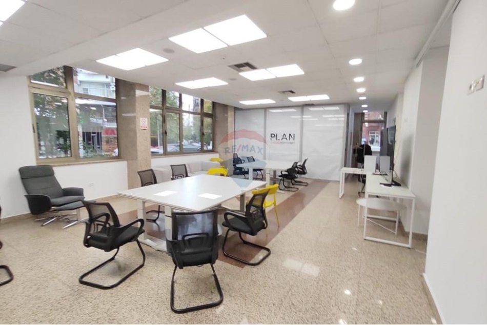 Tirane, jepet me qera zyre Kati 2, 235 m² 4.230 € (vasil shanto)