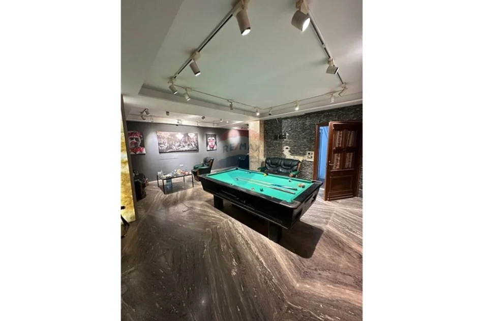 Tirane, jepet me qera ambjent biznesi Kati 0, 75 m² 900 € 