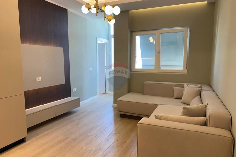 Tirane, shitet apartament 1+1+Ballkon , 58 m² 165.000 € 