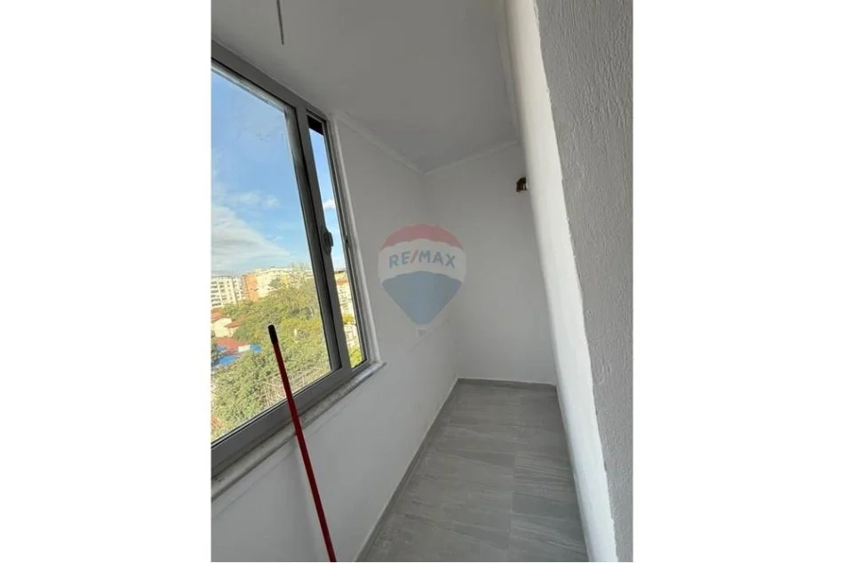 Tirane, jepet me qera apartament 1+1+Ballkon , 70 m² 700 € (Qender)