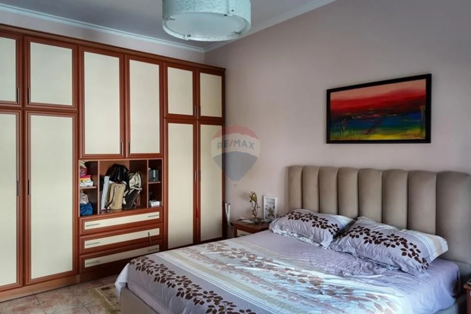 Tirane, shitet Vile 3 Katshe , 256 m² 350.000 € (Rruga Shefqet Kuka, Tiranë)