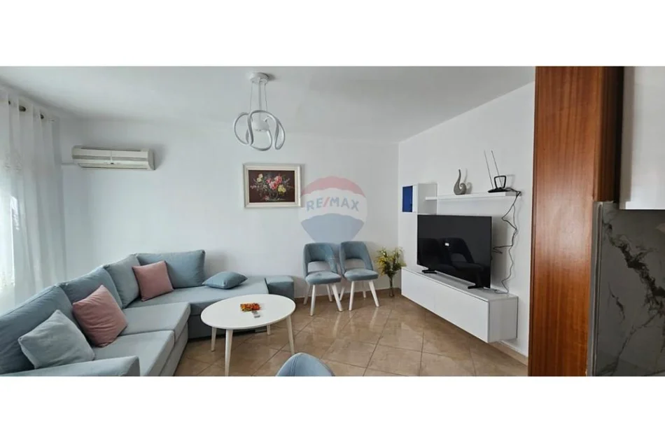 Tirane, jepet me qera apartament 1+1 , 600 € (21 DHJETORI)