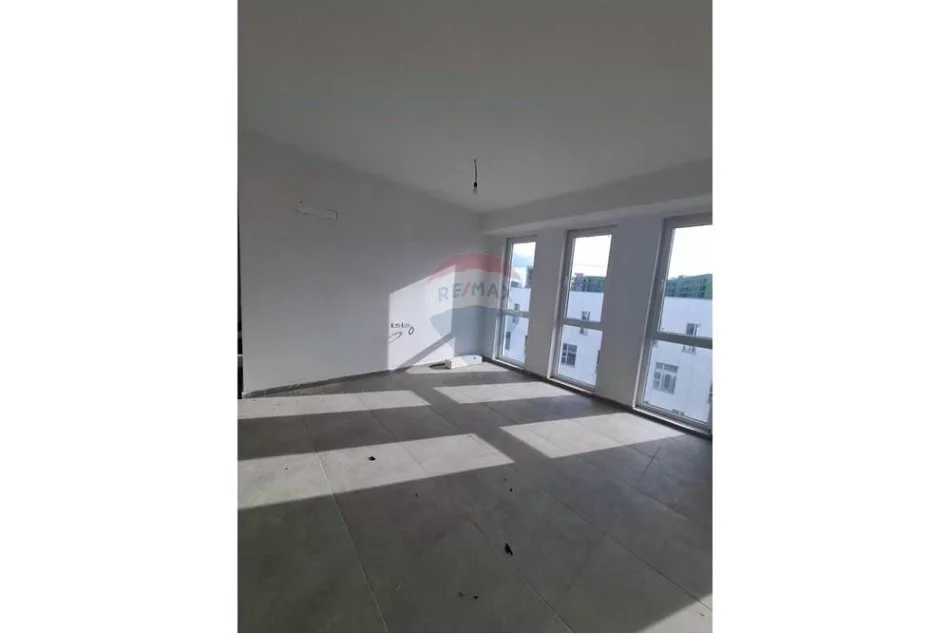 Tirane, jepet me qera 2+1 , 100 m² 450 € (5 maji)