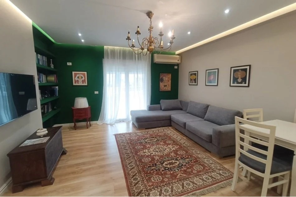 Tirane, jepet me qera apartament 1+1+Ballkon Kati 9, 70 m² 800 € (Rruga e Elbasanit)