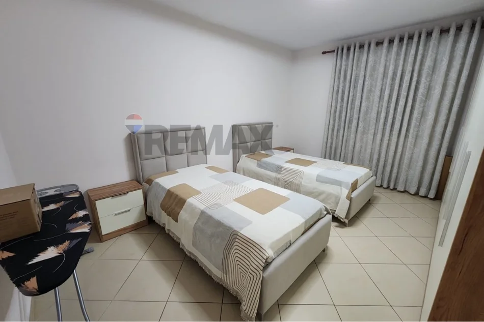 Tirane, jepet me qera apartament 1+1+Ballkon Kati 4, 67 m² 450 € (rruga ndre mjeda)