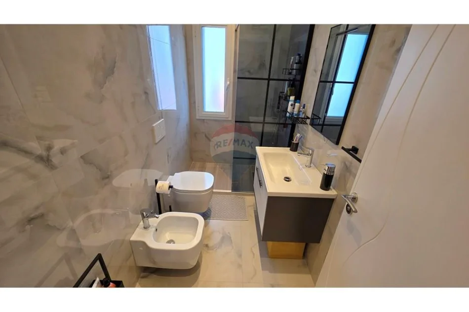 Vlore, shitet apartament 1+1+Ballkon Kati 10, 85 m² 195.000 € (Rruga Kosova, Skele, Vlore)